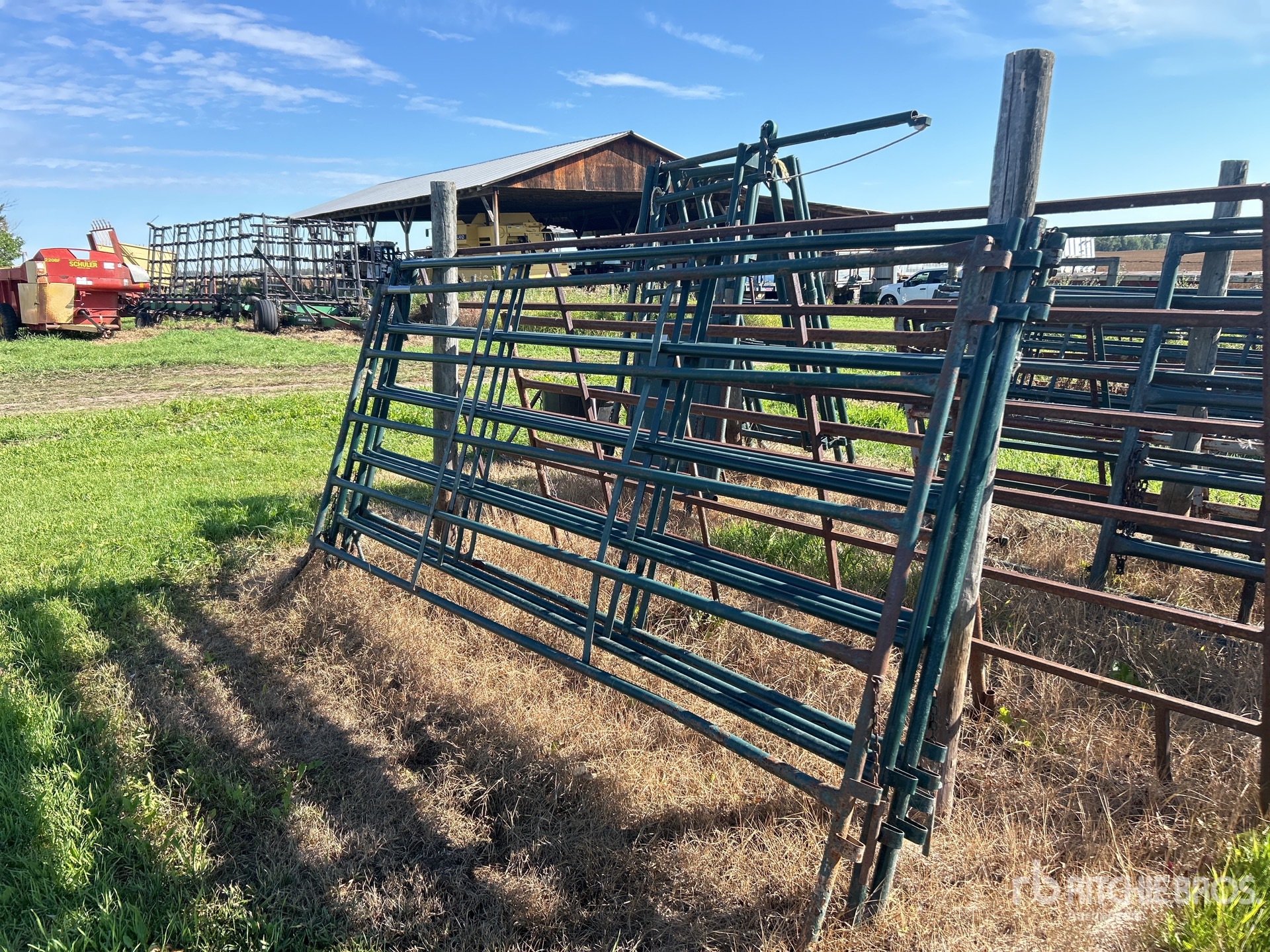 Quantity of (4) Hi-Hog 10 ft Panneau pour bétail