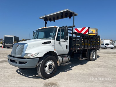 2014 International 4300 4x2 Aufpralldämpfung-Lkw