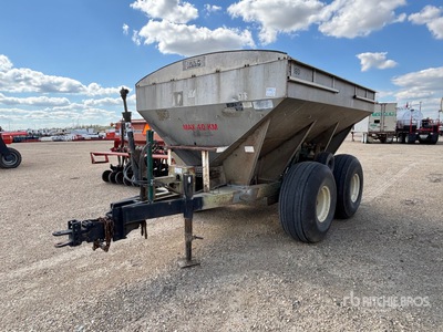 2009 Moonwalk 6MT 8 ft T/A Fertilizer Spreader