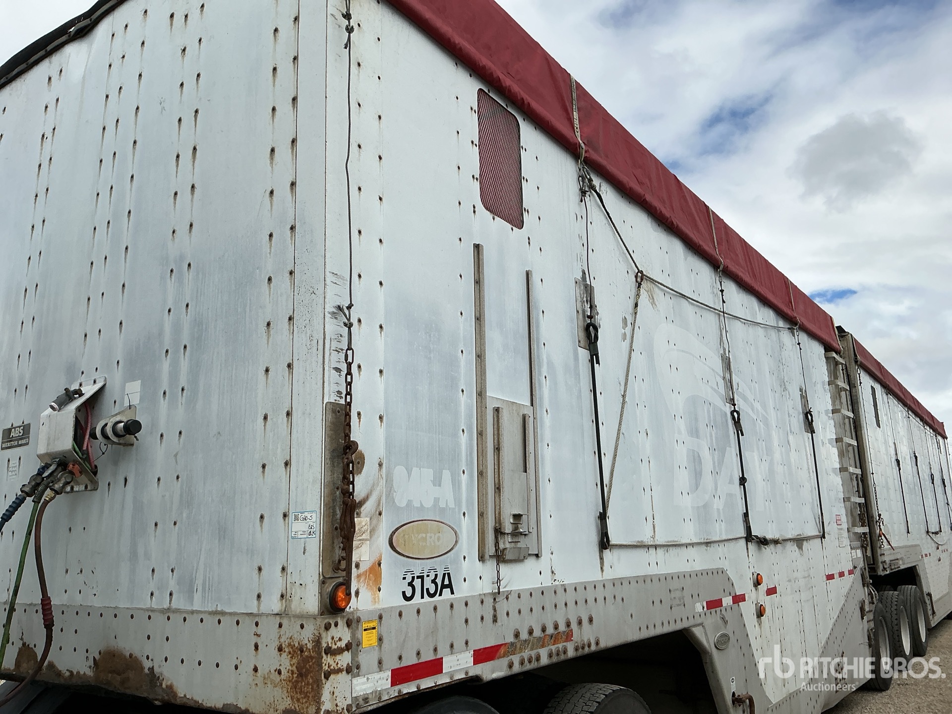 2005 tycorp Super Volume Tri/A B-Train Lead Chip Trailer