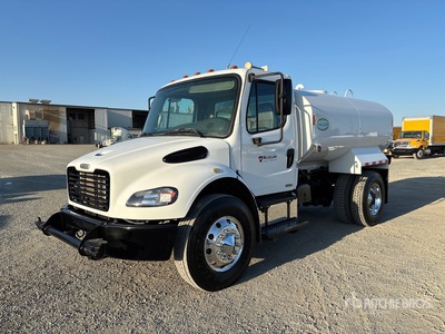 2007 Freightliner M2106 2000 gal 4x2 Camion à eau