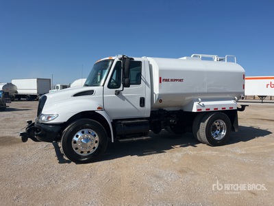 2010 International 4900 2500 gal 4x2 Water Truck