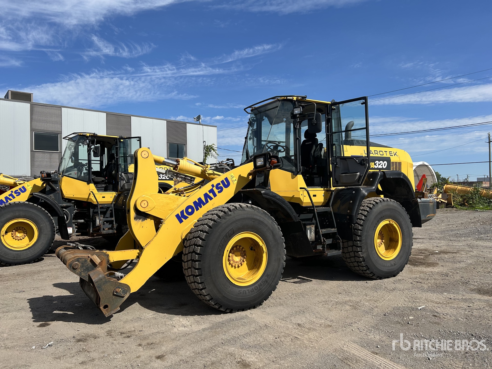 2022 Komatsu WA320-8 Pala Cargadora