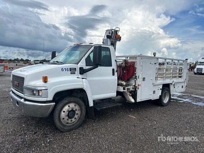 2007 GMC C5500 4x2 Tire Crane Truck