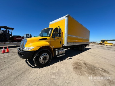 2018 International 4300 4x2 Camion fourgon