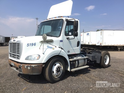 2016 Freightliner Cascadia 6x2 T/A Day Cab Truck Tractor
