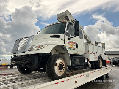 2011 International 4300 Arbeitsbühne-Lkw