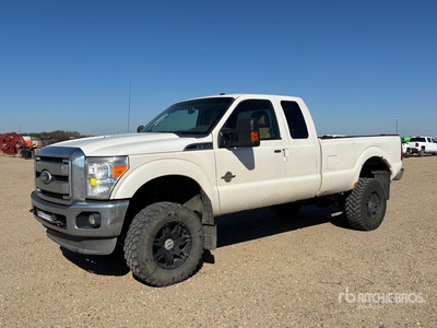 2011 Ford F-350 Lariat 4x4 Crew Cab بيك اب
