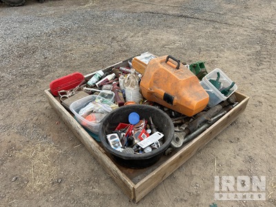 1 Skid tack equipment, cleaning supplies, tire repair, grease guns, Stihl MS271C chainsaw. Varios equipamientos de agricultura