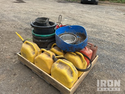 1 Skid buckets, feed barrels, fuel tanks, chains and steel cable. Varios equipamientos de agricultura