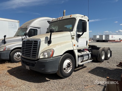 2014 Freightliner Cascadia 125 6x4 T/A Day Cab Truck Tractor