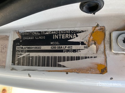 2005 International 4200 4x2 Van Truck