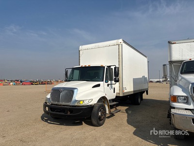 2005 International 4200 4x2 Autocarro furgonato