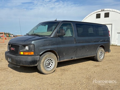2014 GMC Savana AWD 8 Passenger Van