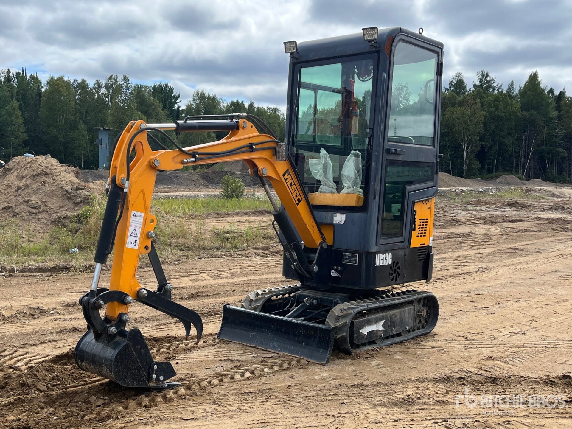 2023 VICSEC VC13C Mini Excavator