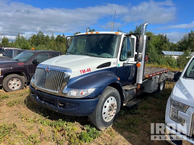 2002 International 4300SBA 4x2 Flatbed Truck (Inoperable)