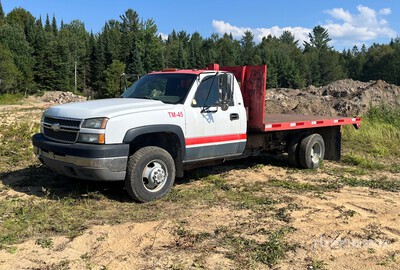 2005 Chevrolet Silverado S/A Dump Truck