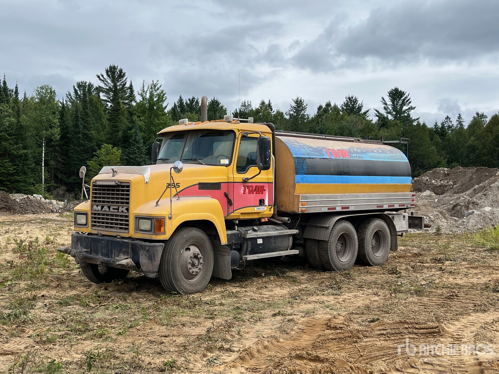 2004 Mack 4MR2 1M1AJ06Y05N001559 散水車