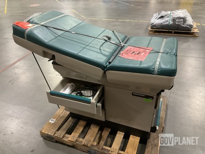Midmark 404 Examination Table