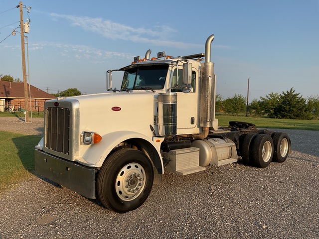 2013 Peterbilt 367 6x4 T/A Day Cab Truck Tractor 2013 Peterbilt 367 6x4 T/A Day Cab Truck Tractor