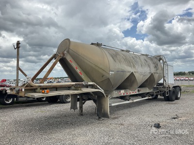 1998 Fruehauf 1000 cft T/A Pneumatic Bulk Trailer