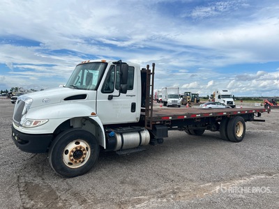 2015 International 4300 4x2 Flatbed Truck
