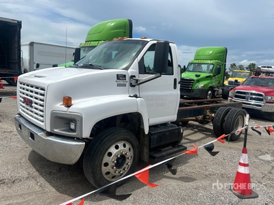 2005 GMC C7500 4x2 Cabine et châssis (Inoperable)