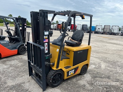 2015 Cat EC25N 4450 lb Chariot Élévateur Électrique