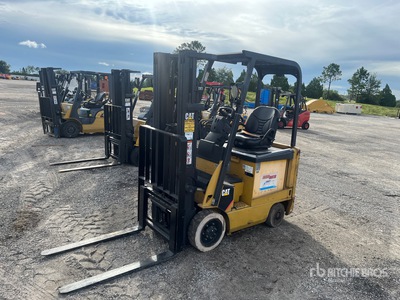 2016 Cat E3000 2400 lb شاحنة رفع كهربائية