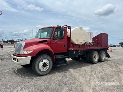 2006 International 4400 6x4 Mud Mixing Truck