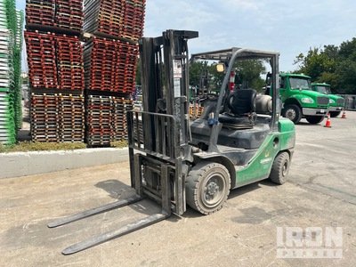 2015 Toyota 8FGU30 5620 lb Pneumatic Tire Forklift