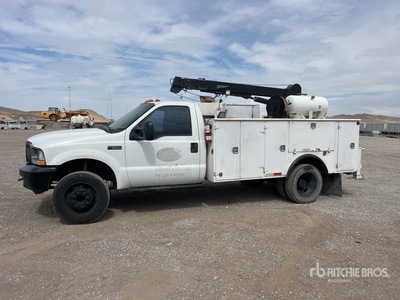 2004 Ford F-550 Camion de servicios