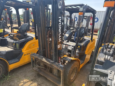 2021 Hyundai 30D-9 5890 lb Pneumatic Tire Forklift