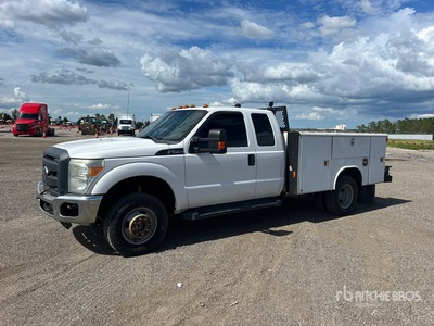 2013 Ford F-350 XL 4x4 Extended Cab Utility Truck