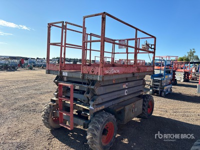 2005 Skyjack SJ7127 RT 4x4 Dual Fuel Elevador de tijera