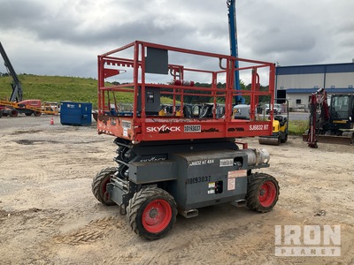 2016 Skyjack 6832RT Dual Fuel 4x4 Elevador de tijera