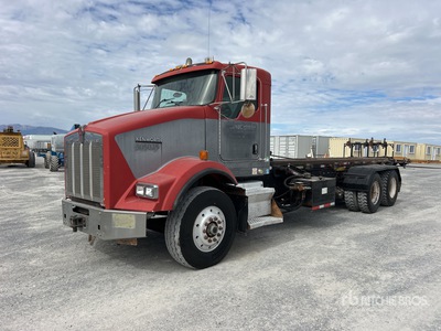 2005 Kenworth T800 6x4 Roll-Off Truck