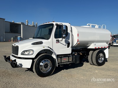 2016 Freightliner M2 2000 gal 4x2 Camion à eau