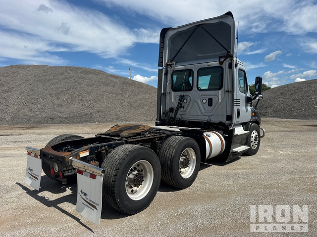 CAMIóN 2017 FREIGHTLINER