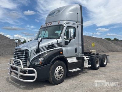 2017 Freightliner Cascadia 113 6x4 T/A Day Cab Truck Tractor