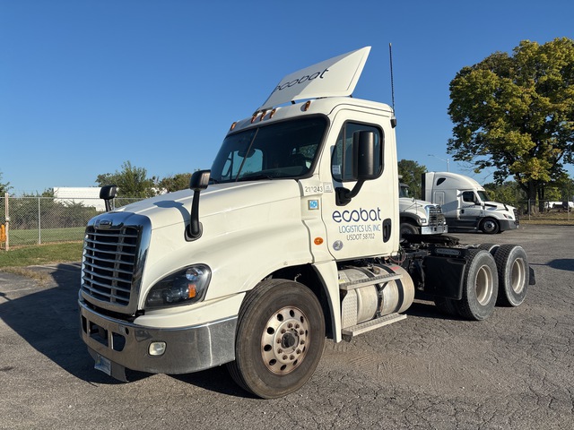 2019 Freightliner Cascadia 125 6x4 T/A Day Cab Truck Tractor
