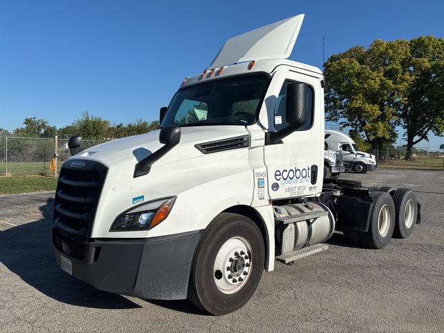2023 Freightliner Cascadia 126 T/A Day Cab Truck Tractor
