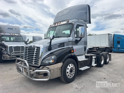 2017 Freightliner Cascadia 113 6x4 T/A Day Cab Truck Tractor