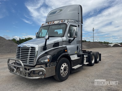 2017 Freightliner Cascadia 113 6x4 T/A Day Cab Truck Tractor