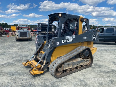 2021 John Deere 325G Compacte Schranklader