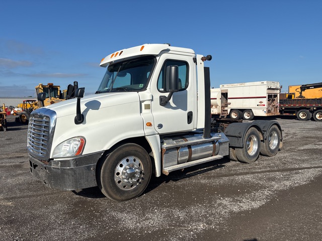 2014 Freightliner Cascadia 125 6x4 T/A Day Cab Truck Tractor