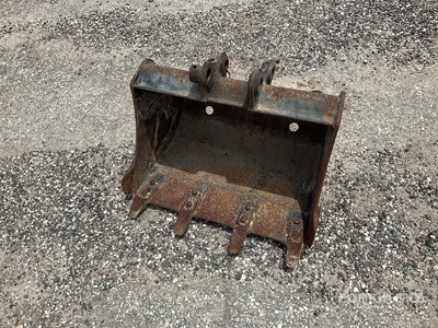 23 in Digging Excavator Bucket