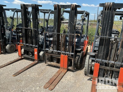 2018 Toyota 8FGU25 4500 lb Pneumatic Tire Forklift (Inoperable)