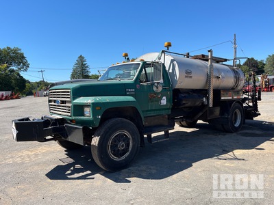 1990 Etnyre Black Topper BT-SAM 1900 gal on 1990 Ford F800 4x2 Asphalt Distributor Truck