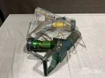 (2) Eaton 64048B Fuel & Oil Servicing Nozzles